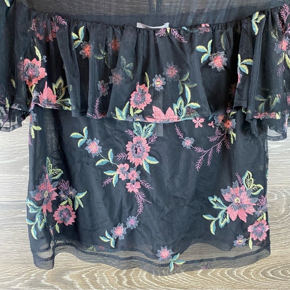 BB Dakota Rayna Embroidered Illusion Top NWT - Picture 4 of 8